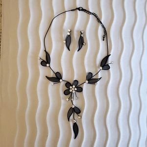Mesh Floral Necklace & Earring Set